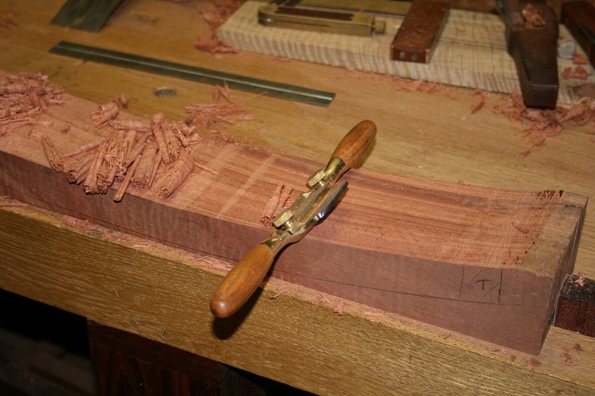 The surface is smoothed with a round bottom spokeshave(LN Boggs). The